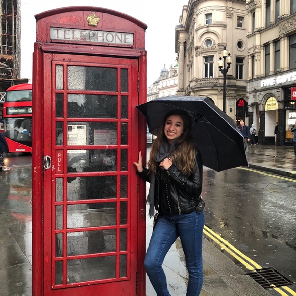 Meet your Posher, Gabriella - Picture 1 of 1